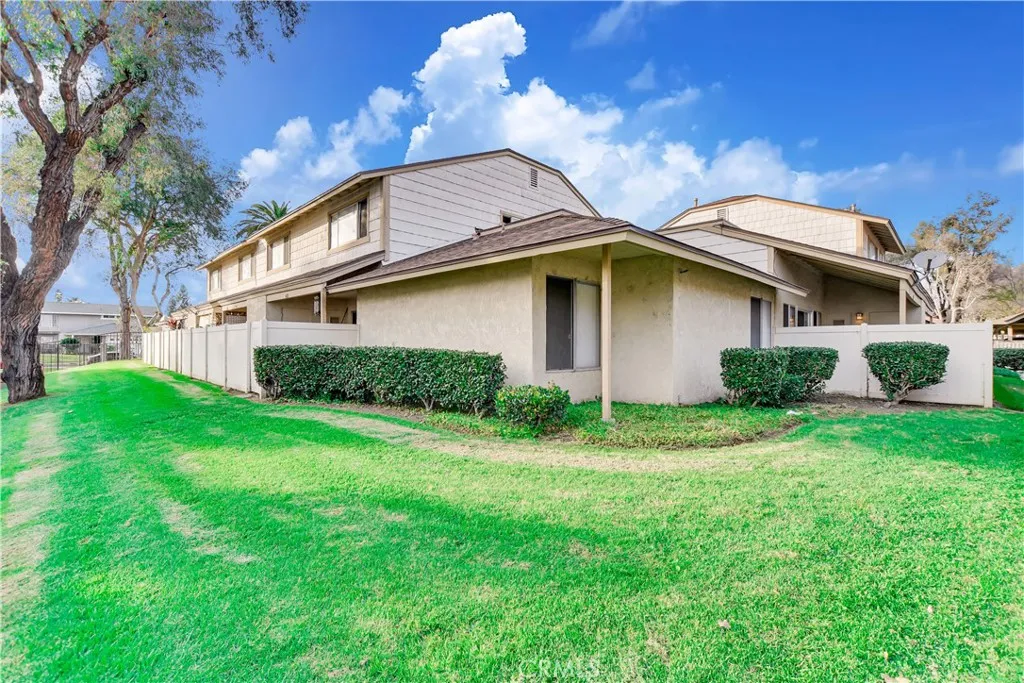 1031 S Palmetto Avenue A2, Ontario, California 91762 home-pic-24