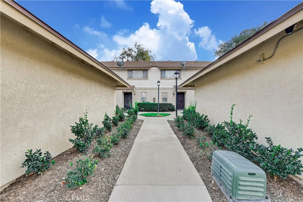 1031 S Palmetto Avenue A2, Ontario, California 91762 home-pic-26