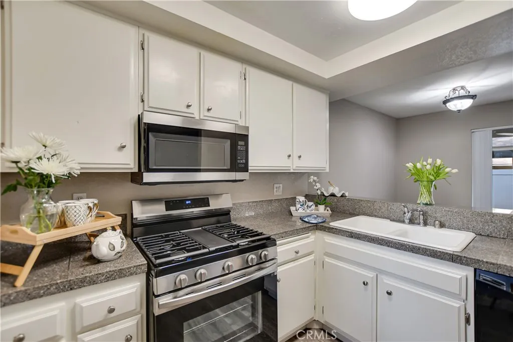 1031 S Palmetto Avenue A2, Ontario, California 91762 home-pic-10