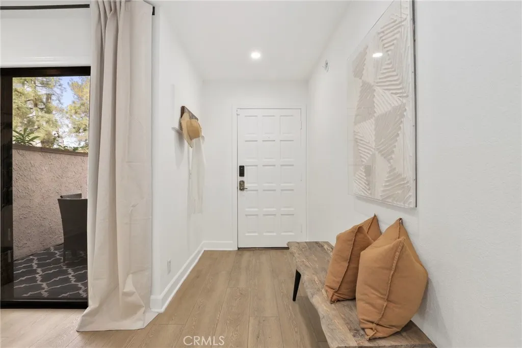 21500 Califa Street 184, Woodland Hills, California 91367 home-pic-18