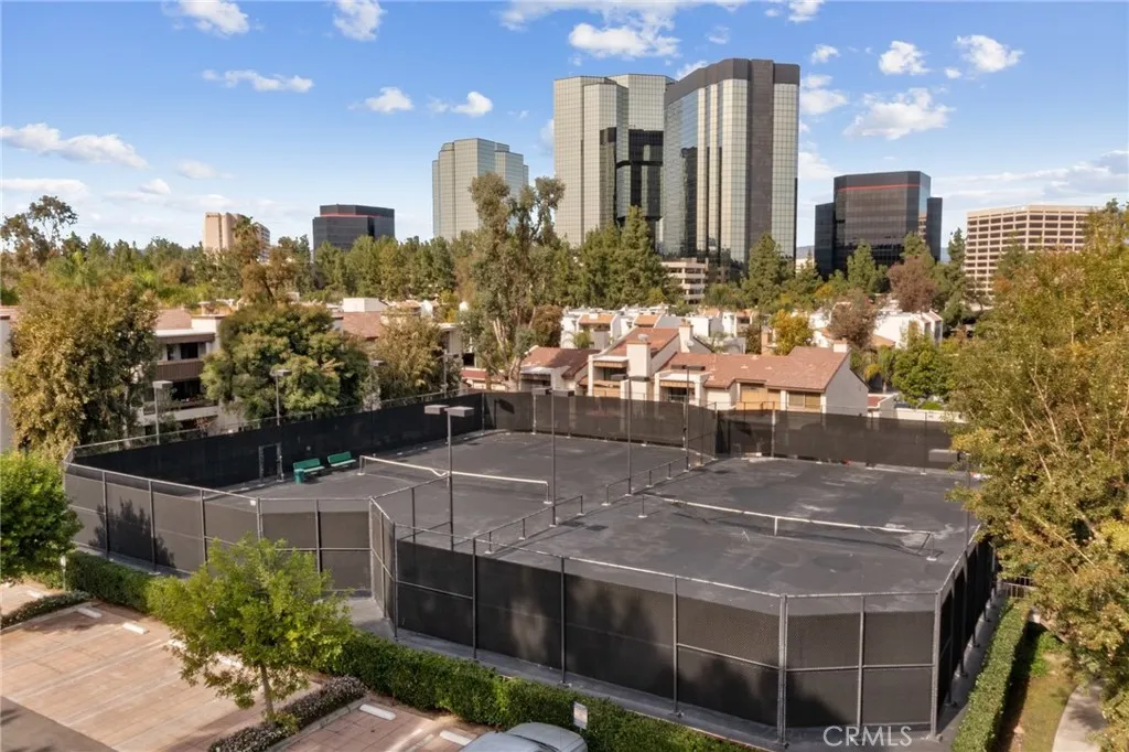 21500 Califa Street 184, Woodland Hills, California 91367 home-pic-25