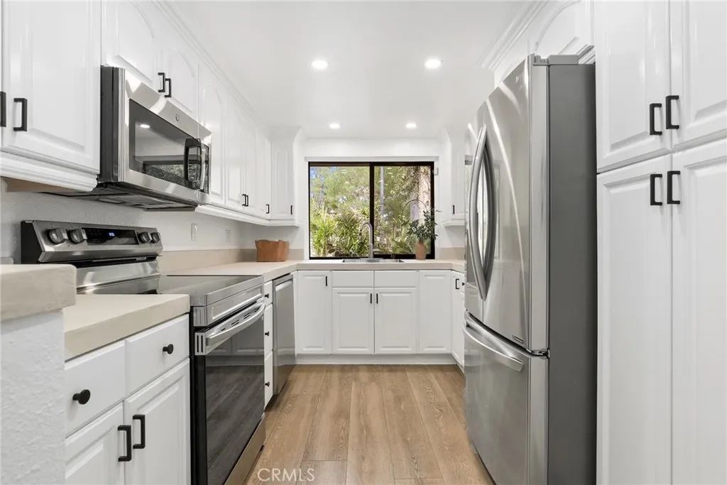 21500 Califa Street 184, Woodland Hills, California 91367 home-pic-6