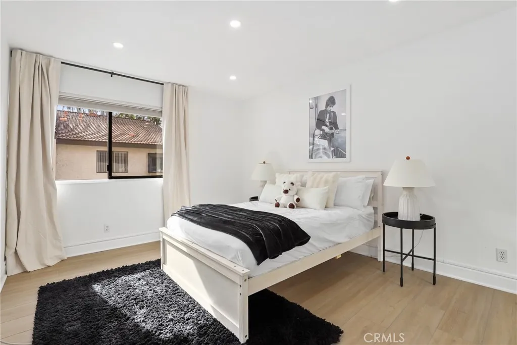 21500 Califa Street 184, Woodland Hills, California 91367 home-pic-11
