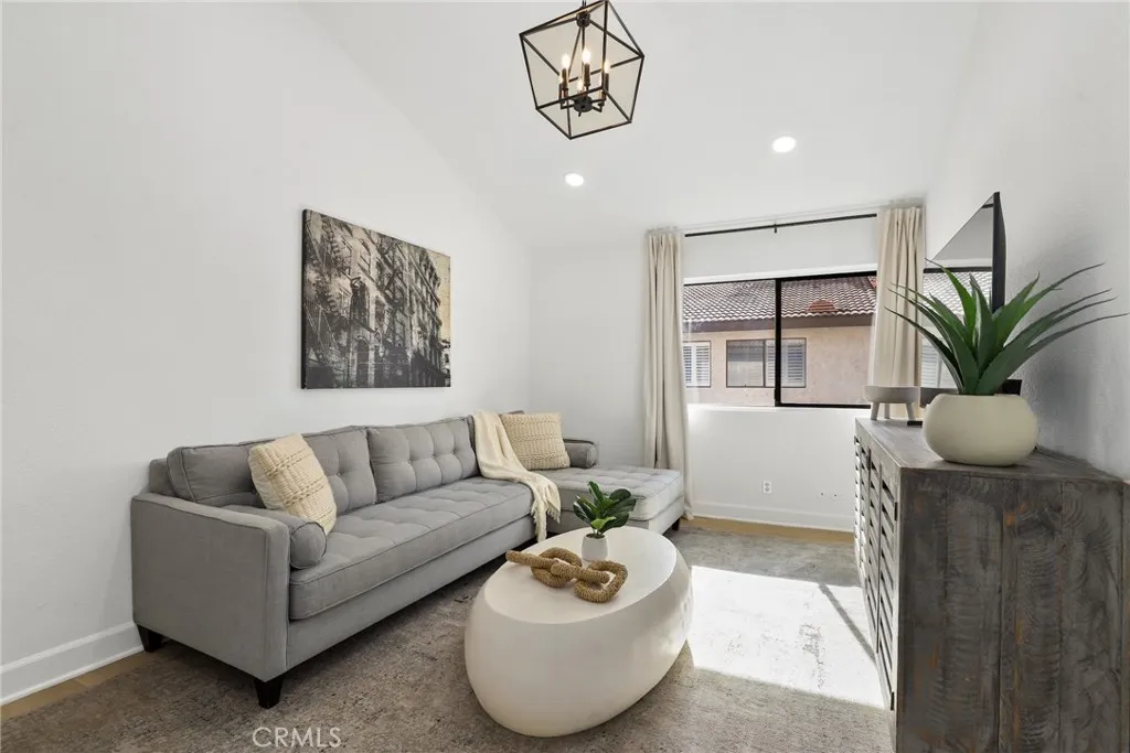 21500 Califa Street 184, Woodland Hills, California 91367 home-pic-9