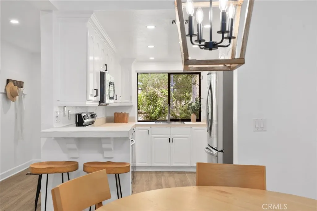 21500 Califa Street 184, Woodland Hills, California 91367 home-pic-5
