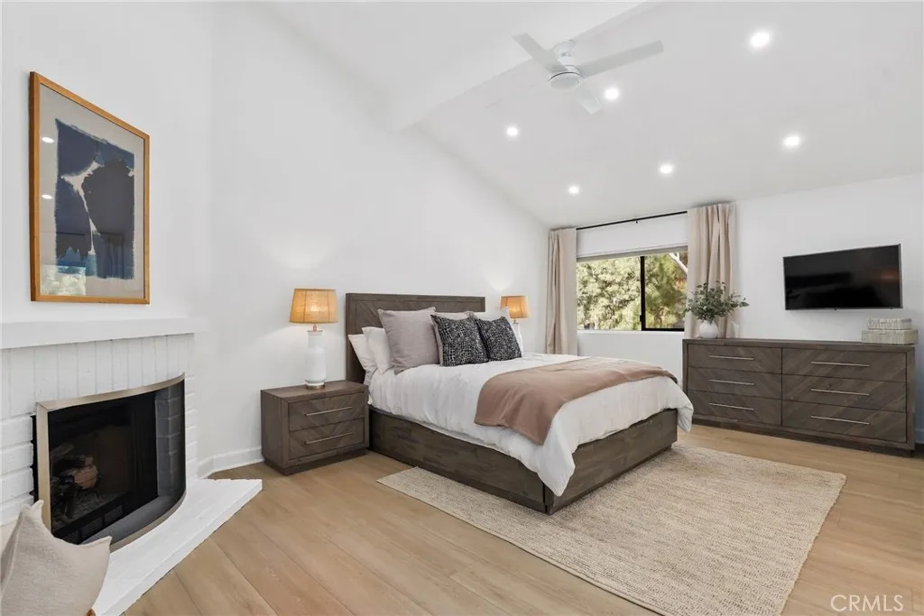 21500 Califa Street 184, Woodland Hills, California 91367 home-pic-15