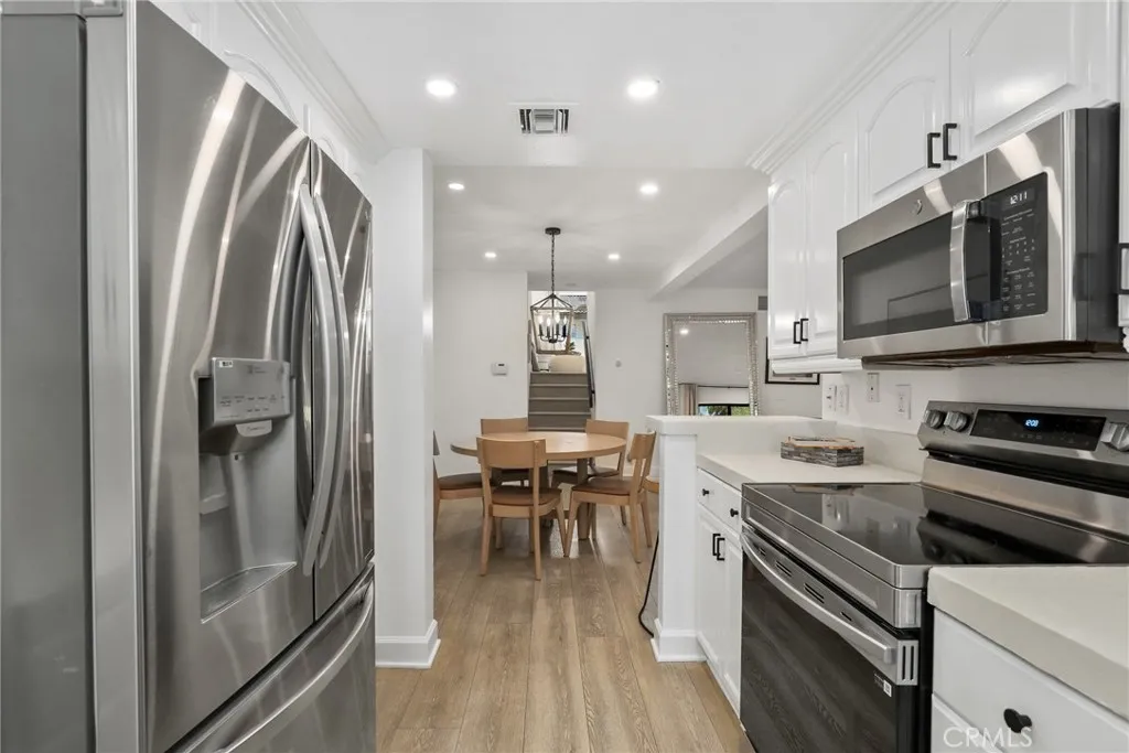 21500 Califa Street 184, Woodland Hills, California 91367 home-pic-7