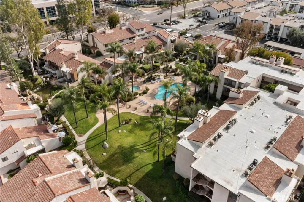 21500 Califa Street 184, Woodland Hills, California 91367 home-pic-26