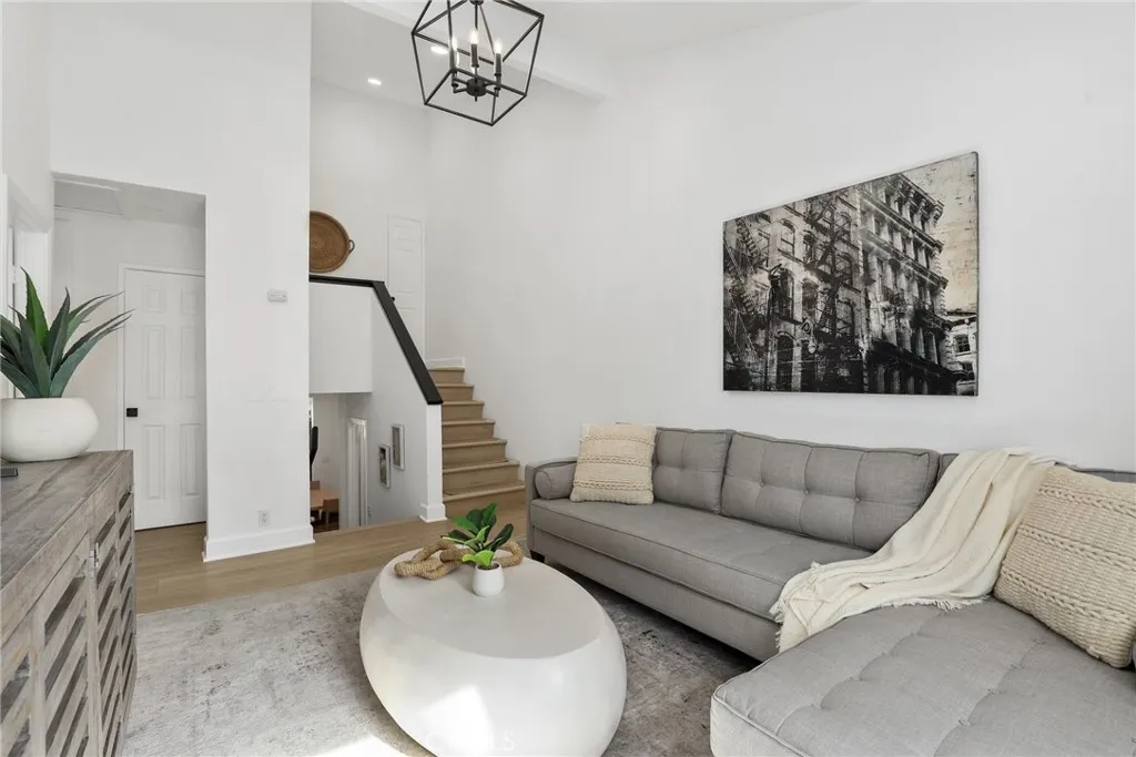 21500 Califa Street 184, Woodland Hills, California 91367 home-pic-14