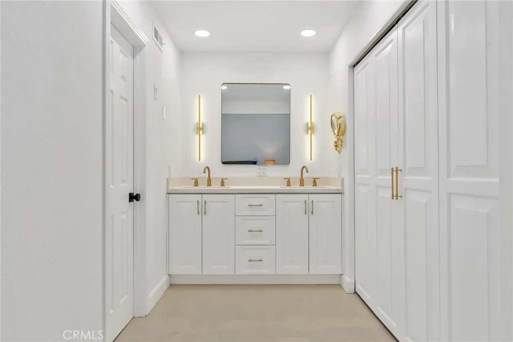 21500 Califa Street 184, Woodland Hills, California 91367 home-pic-17