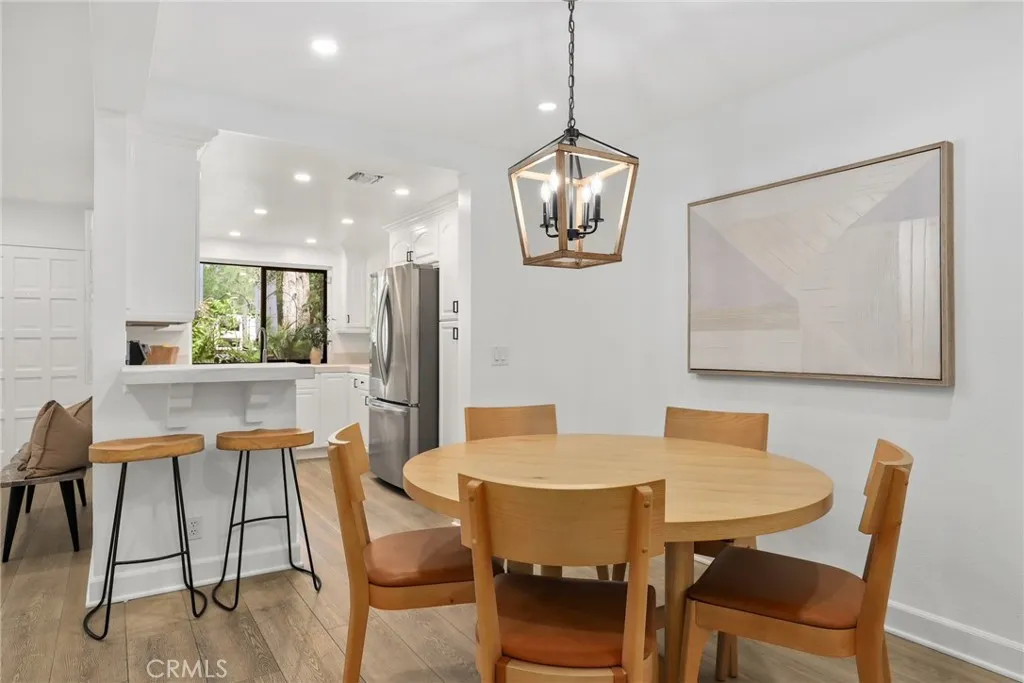 21500 Califa Street 184, Woodland Hills, California 91367 home-pic-4
