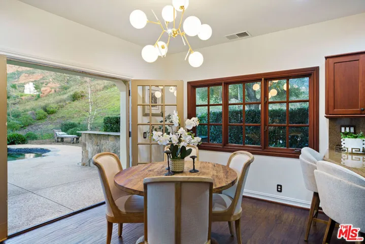 breakfast nook