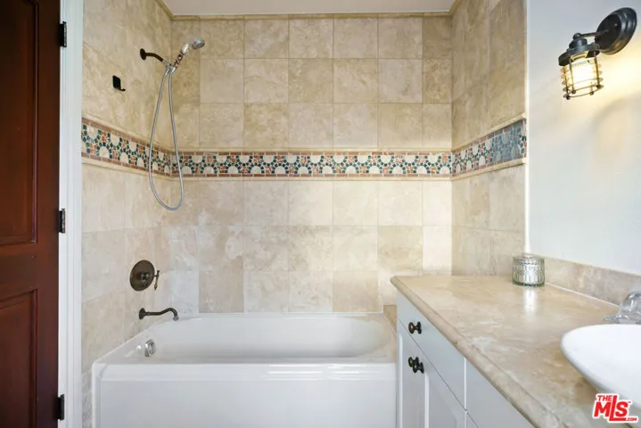 ensuite bath for bedroom 3