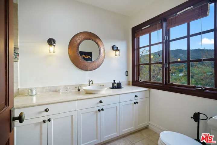 ensuite bath for bedroom 3