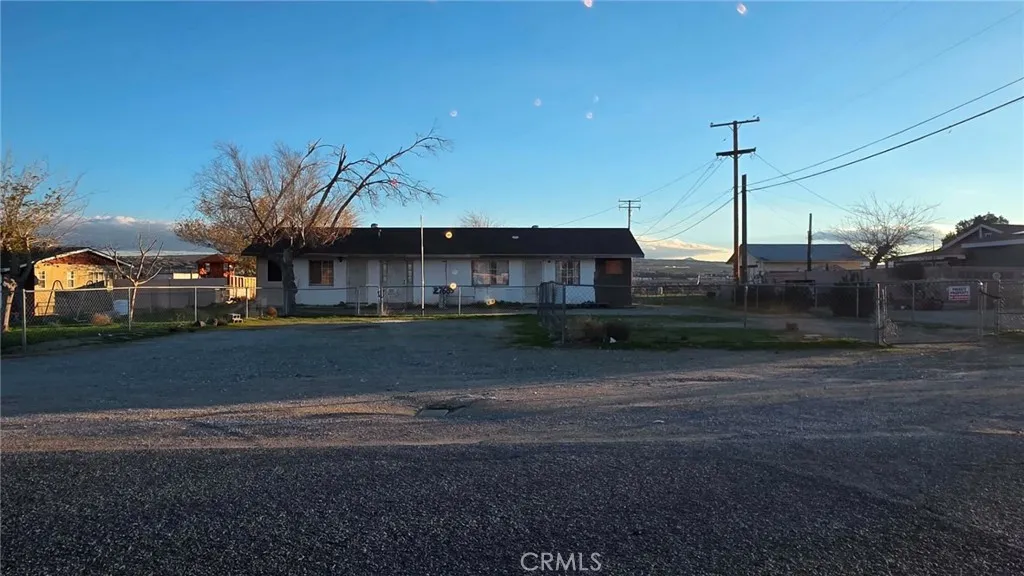 27685 Waterman, Barstow, California 92311 home-pic-1