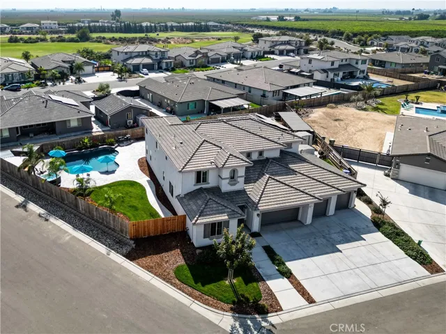 1267 Gold King Place Circle, Dinuba, California 93618