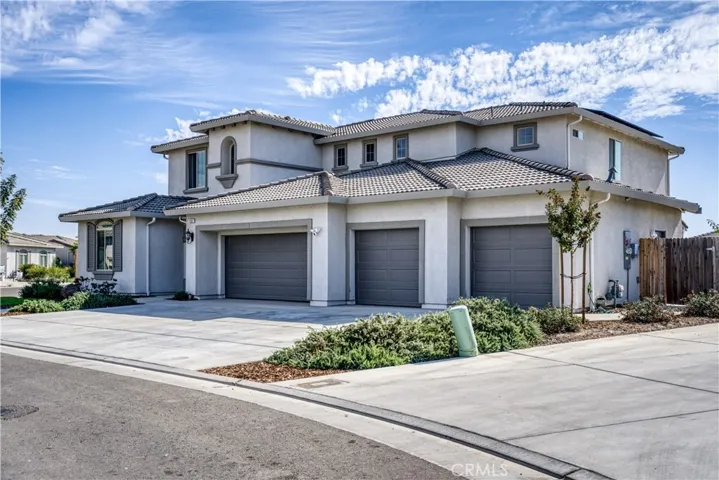 1267 Gold King Place Circle, Dinuba, California 93618