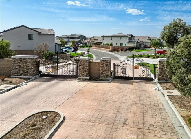 1267 Gold King Place Circle, Dinuba, California 93618