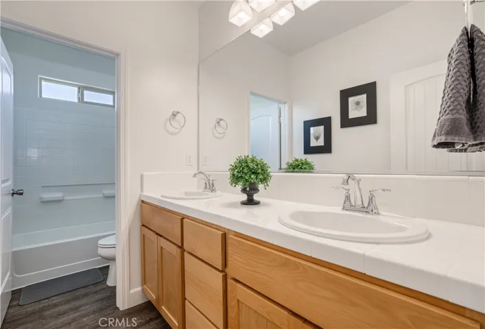1267 Gold King Place Circle, Dinuba, California 93618