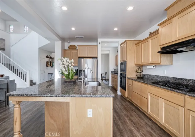 1267 Gold King Place Circle, Dinuba, California 93618