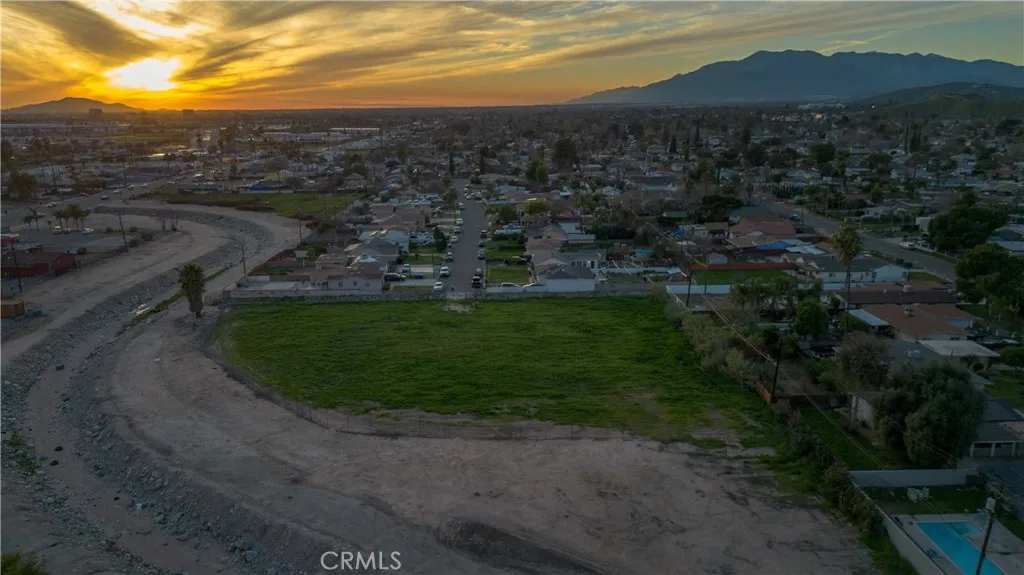 25608 Walker, San Bernardino, California 92404 — photo 4