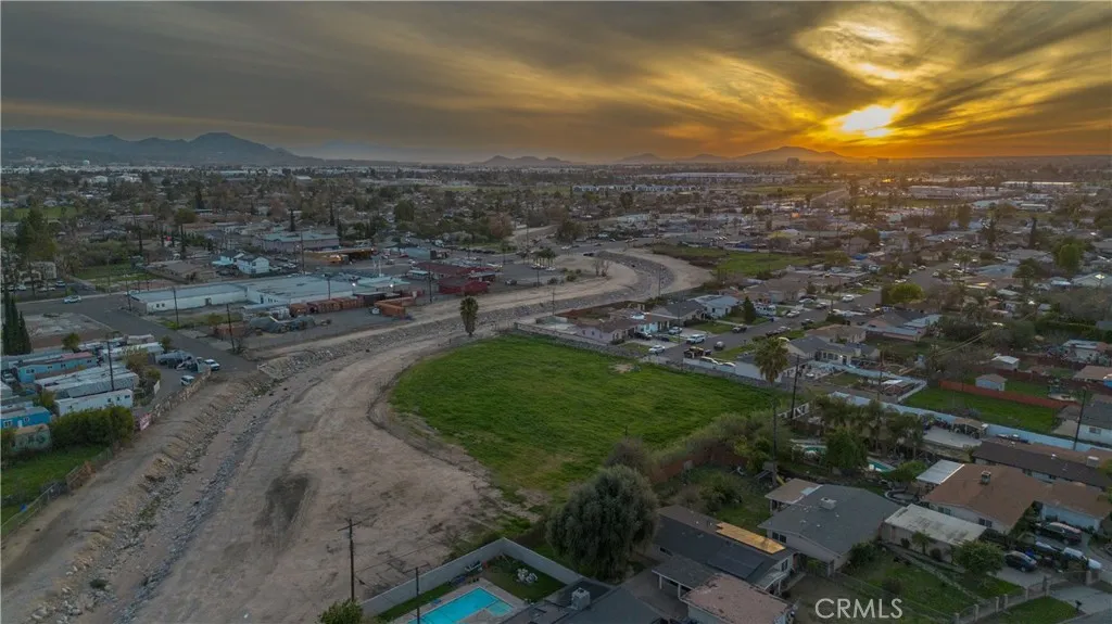25608 Walker, San Bernardino, California 92404 — photo 5