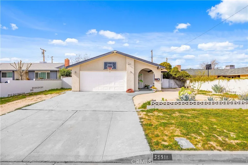 38511 Carolside, Palmdale, California 93550 home-pic-1