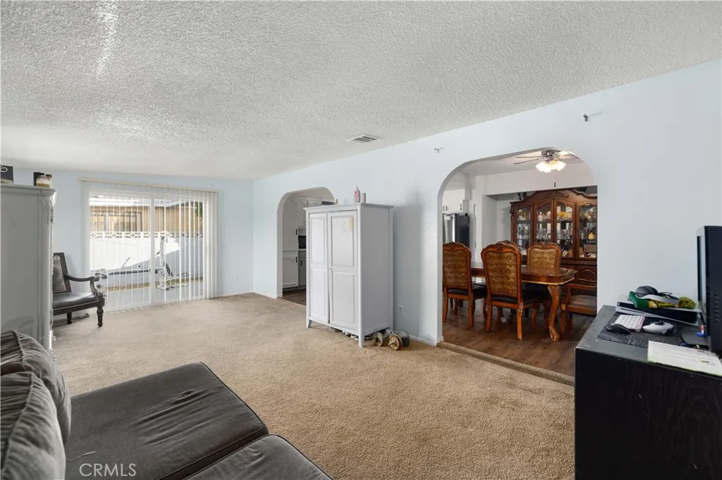 38511 Carolside, Palmdale, California 93550 home-pic-16