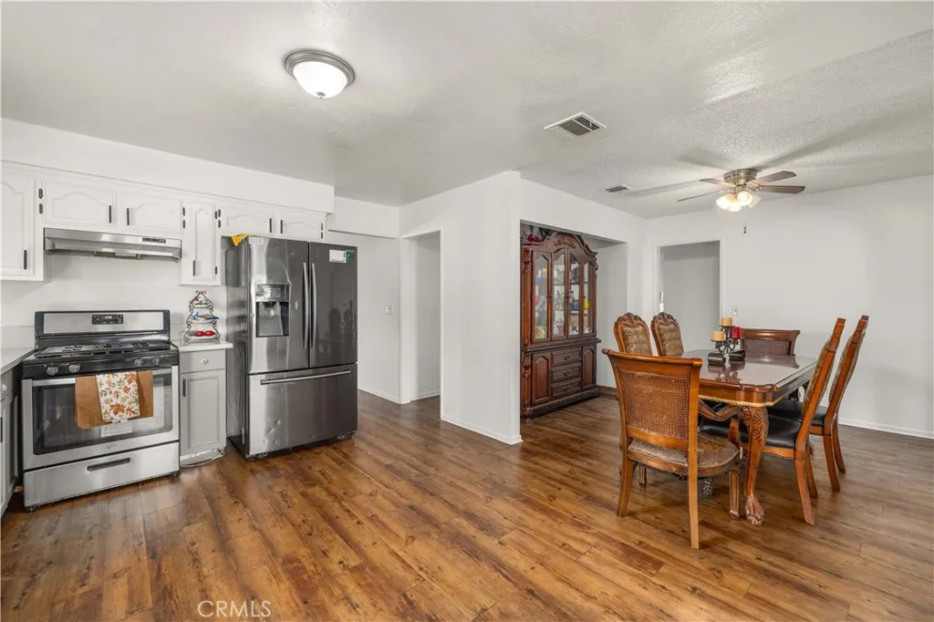 38511 Carolside, Palmdale, California 93550 home-pic-9
