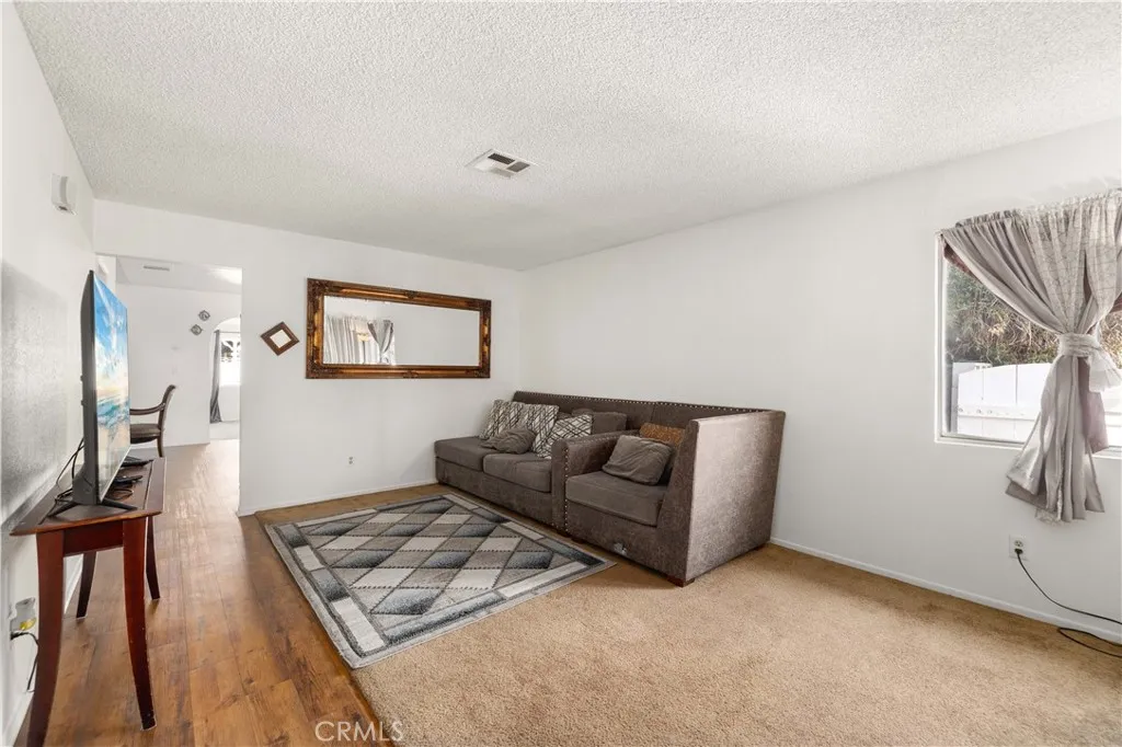 38511 Carolside, Palmdale, California 93550 home-pic-4