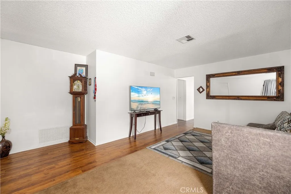 38511 Carolside, Palmdale, California 93550 home-pic-3