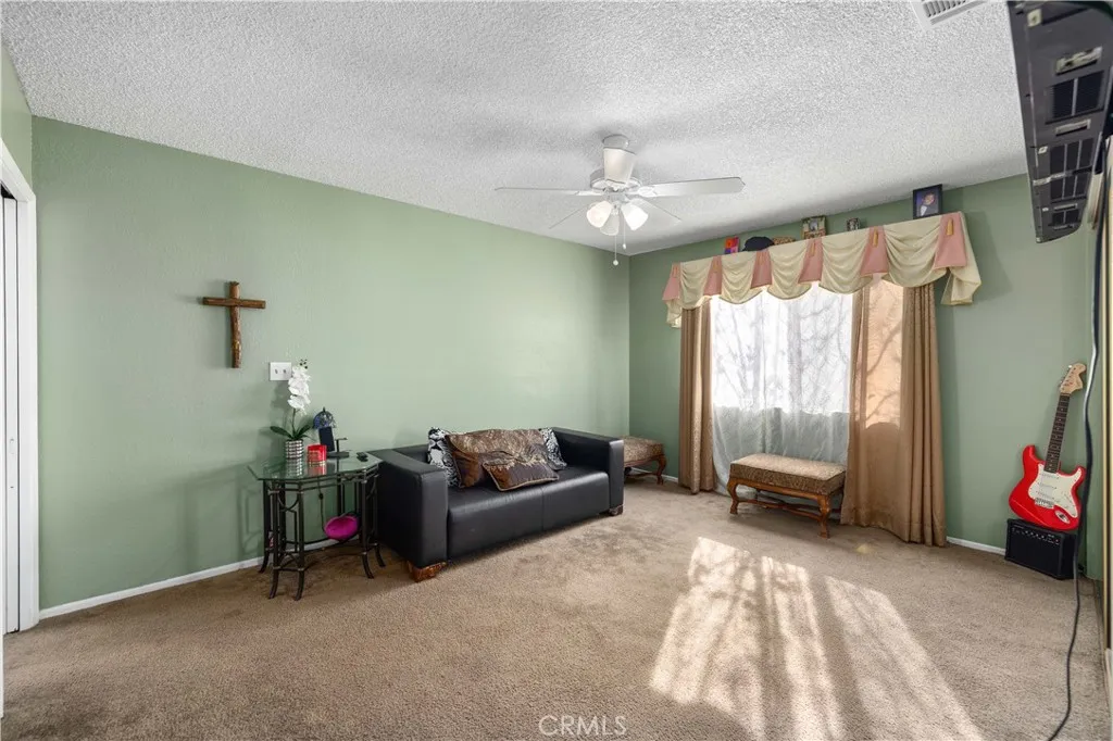 38511 Carolside, Palmdale, California 93550 home-pic-22