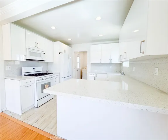 Lovely ktichen with great layout