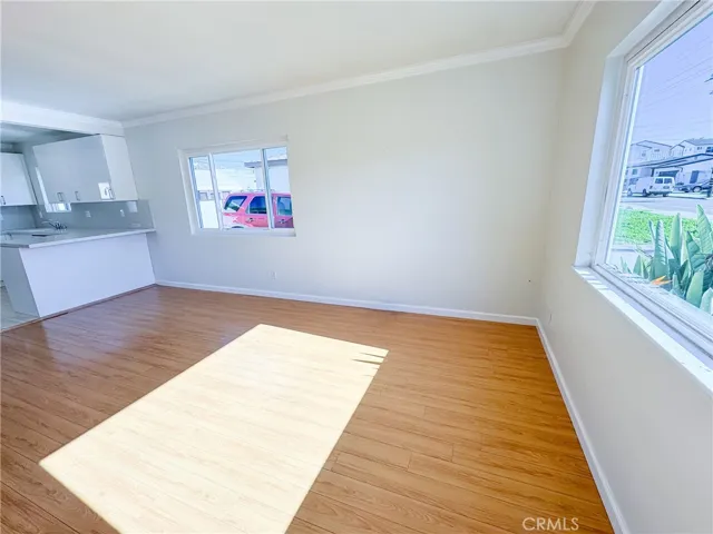 Bright and sunny livingroom