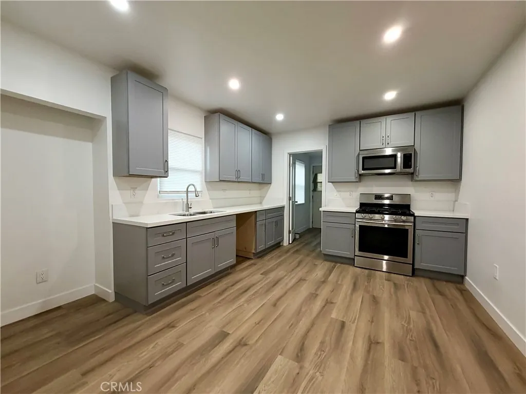 121 W 84th, Los Angeles, California 90003 home-pic-3