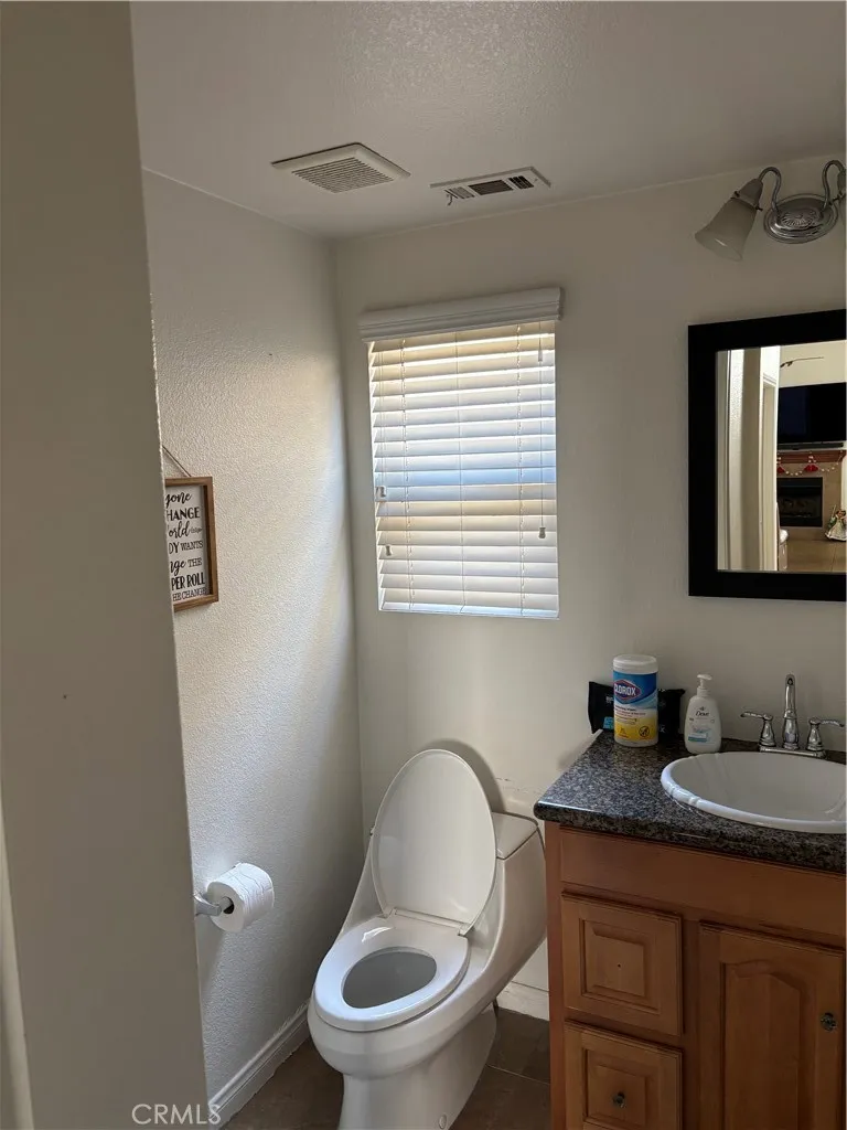 1064 Queen Annes Lane, Beaumont, California 92223 home-pic-60