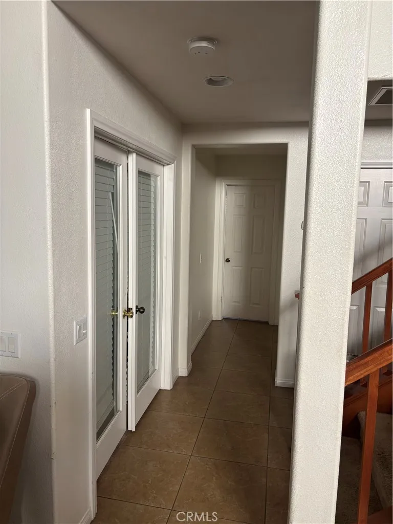 1064 Queen Annes Lane, Beaumont, California 92223 home-pic-19