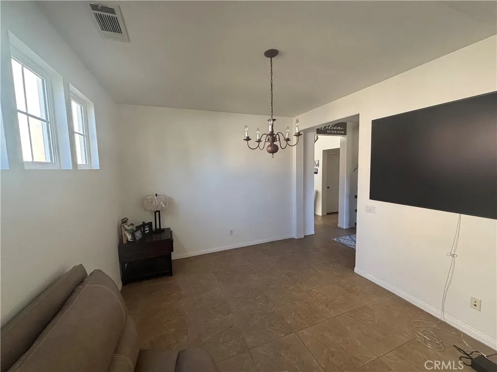 1064 Queen Annes Lane, Beaumont, California 92223 home-pic-4