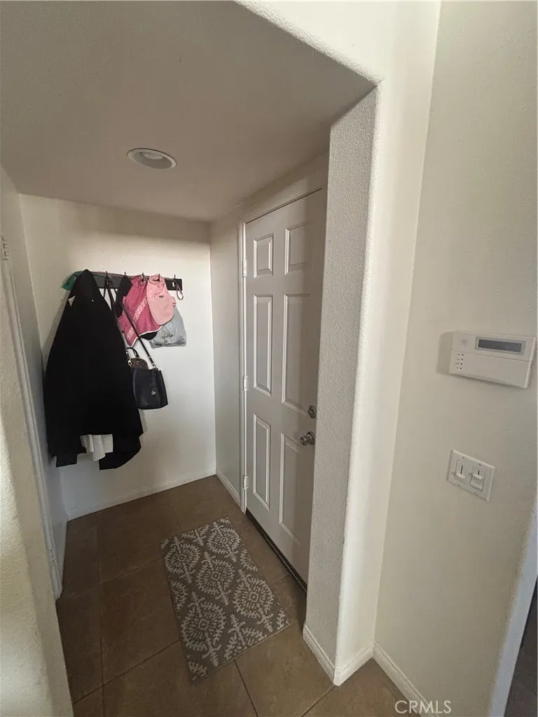 1064 Queen Annes Lane, Beaumont, California 92223 home-pic-8