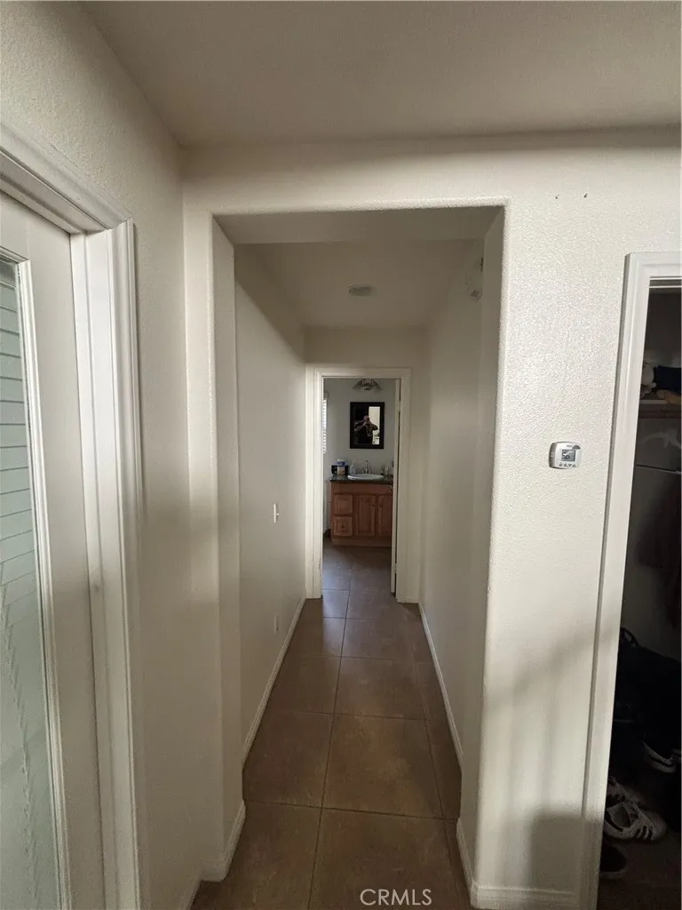 1064 Queen Annes Lane, Beaumont, California 92223 home-pic-59