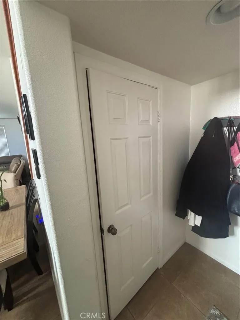 1064 Queen Annes Lane, Beaumont, California 92223 home-pic-12