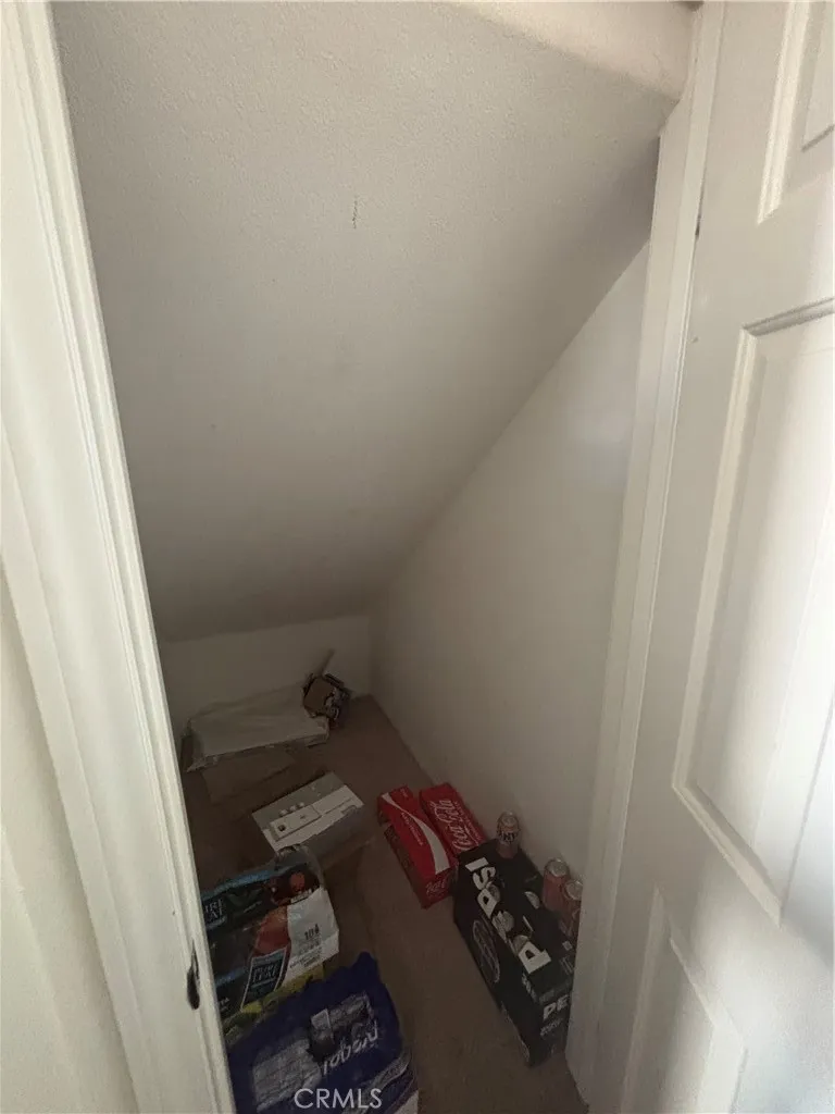 1064 Queen Annes Lane, Beaumont, California 92223 home-pic-13