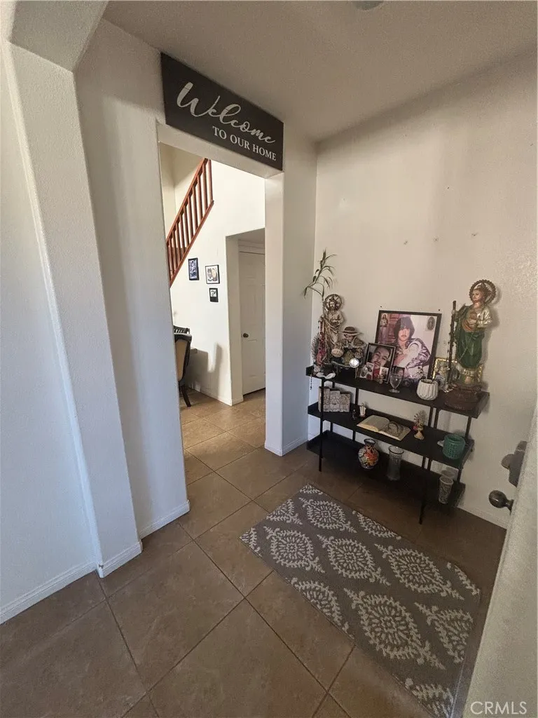 1064 Queen Annes Lane, Beaumont, California 92223 home-pic-5