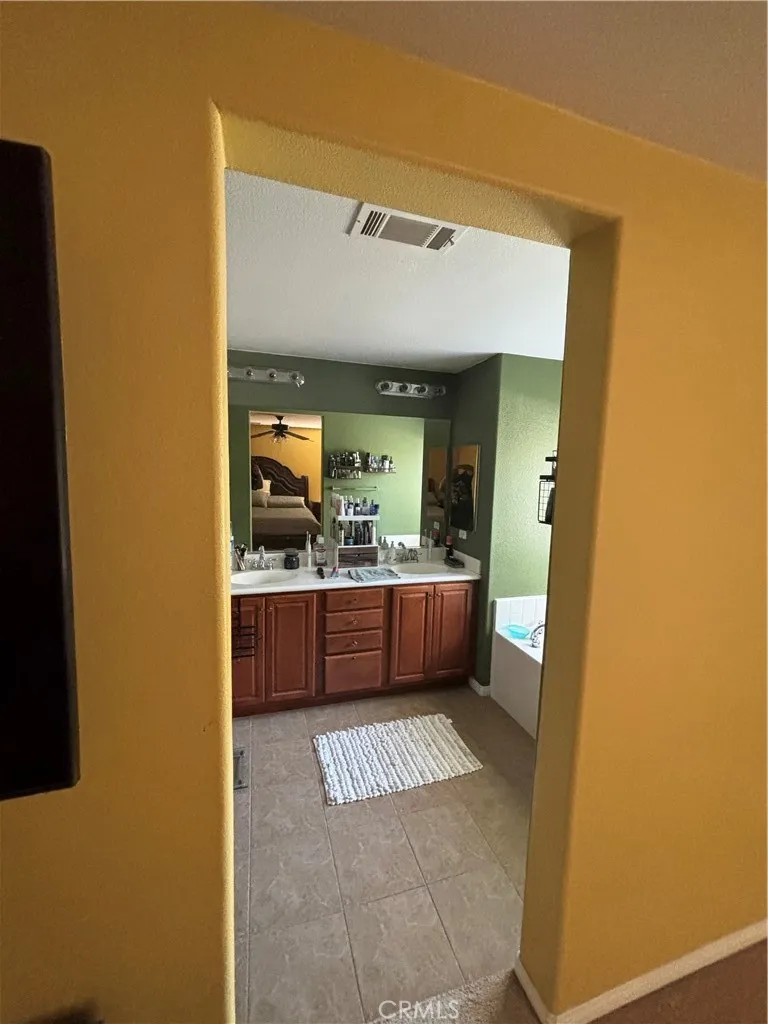 1064 Queen Annes Lane, Beaumont, California 92223 home-pic-44