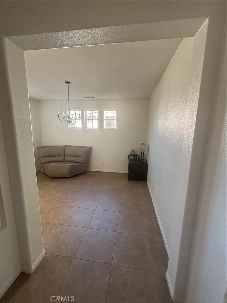 1064 Queen Annes Lane, Beaumont, California 92223 home-pic-2