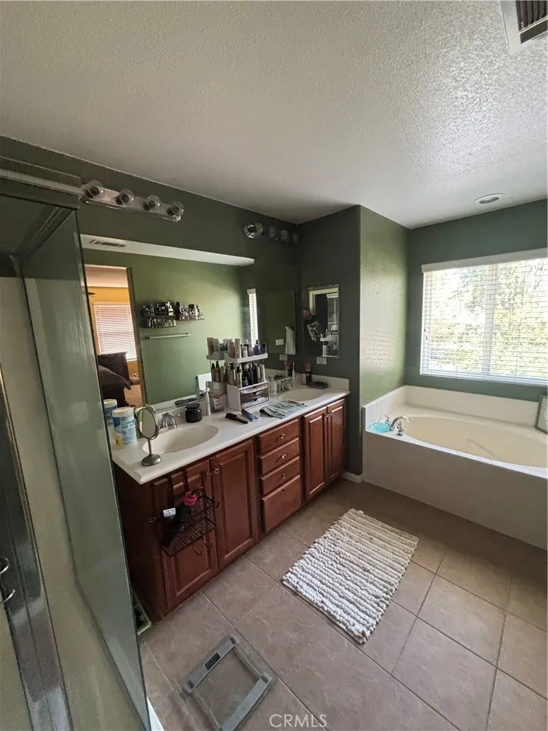 1064 Queen Annes Lane, Beaumont, California 92223 home-pic-45