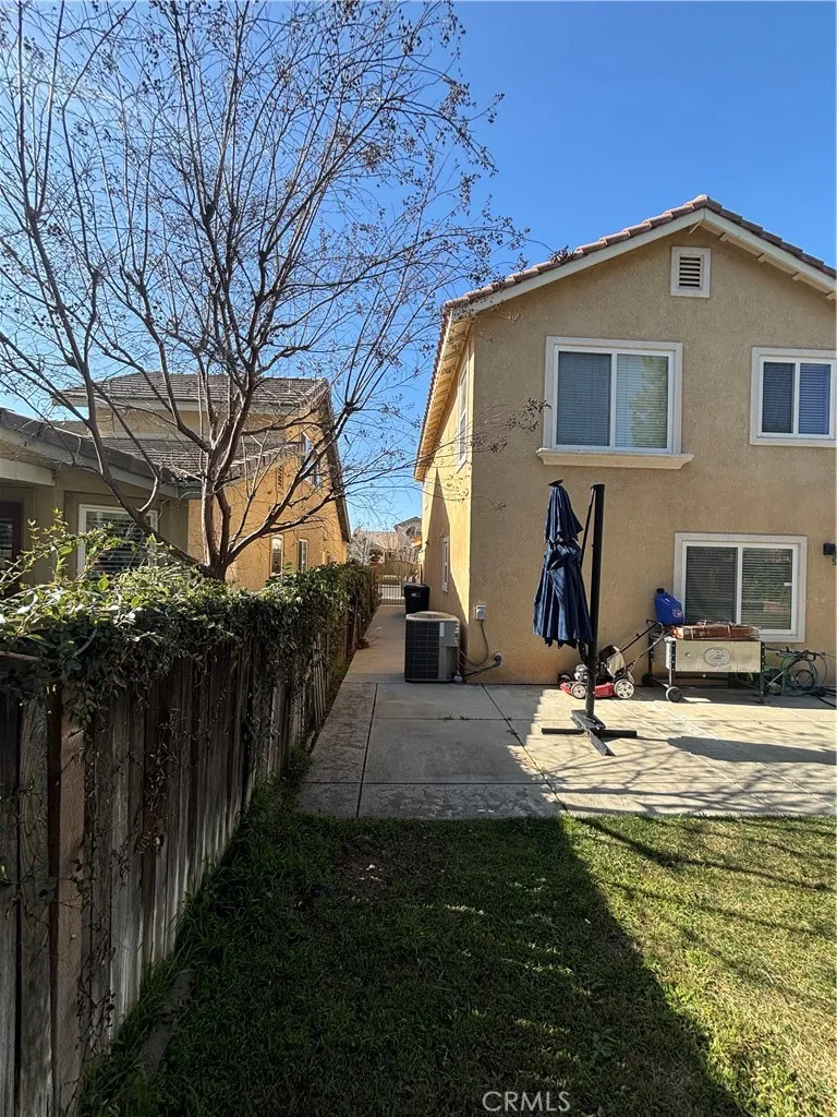 1064 Queen Annes Lane, Beaumont, California 92223 home-pic-55