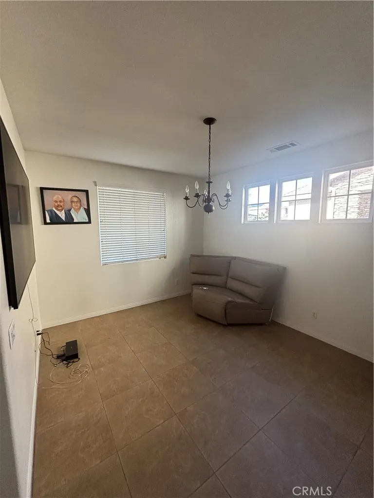 1064 Queen Annes Lane, Beaumont, California 92223 home-pic-3