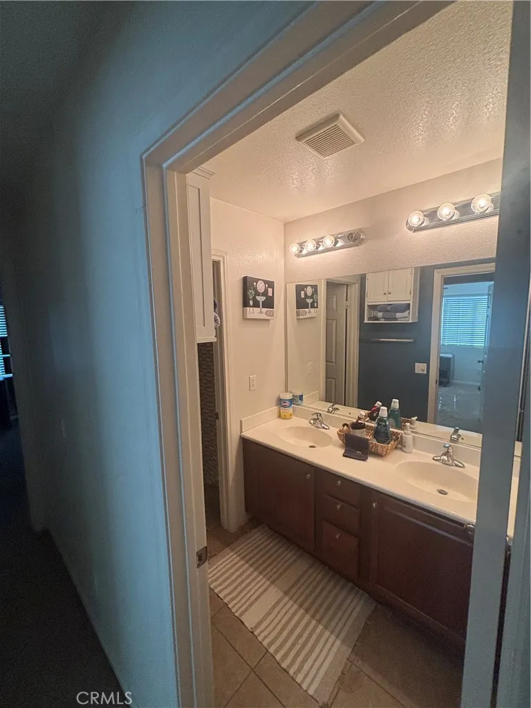 1064 Queen Annes Lane, Beaumont, California 92223 home-pic-28
