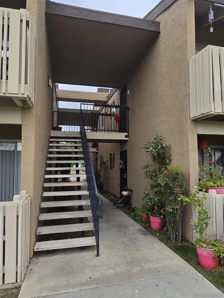 1050 Rock Springs Rd 240, Escondido, California 92026 home-pic-1